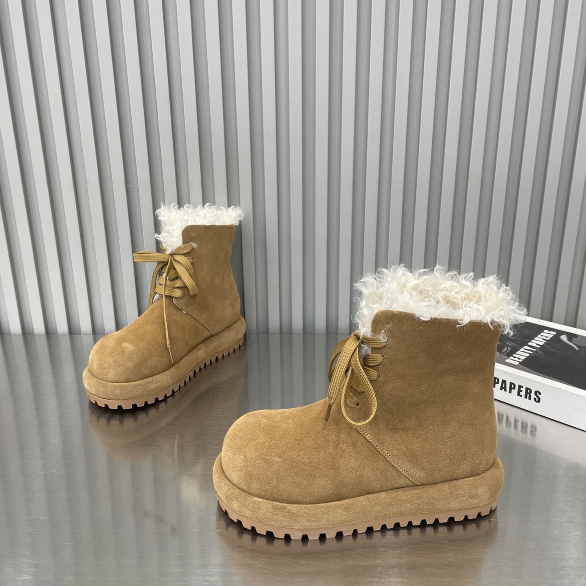 2025冬季新款真皮厚底增高马丁靴