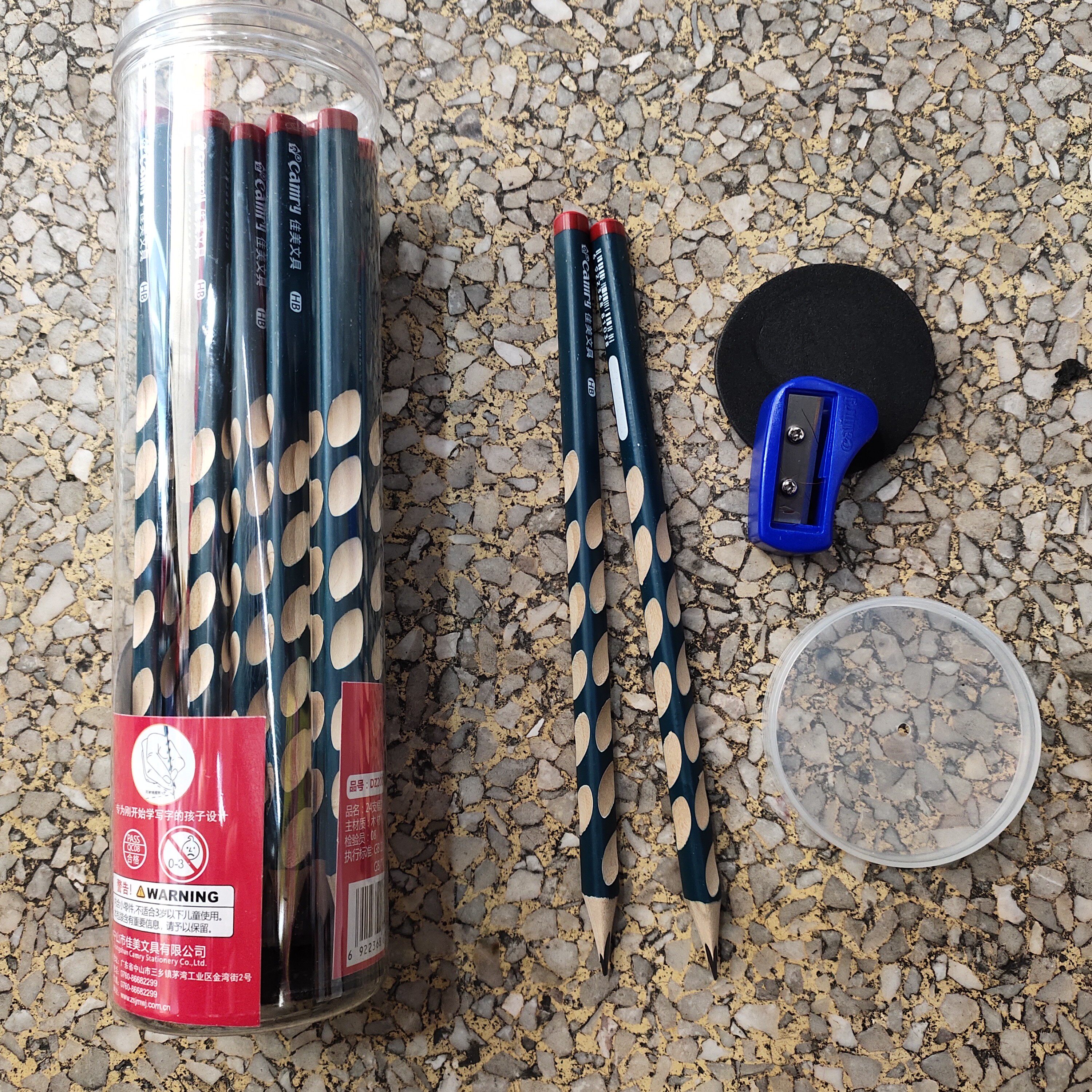 佳美文具三角型矫姿洞洞笔铅笔hb学生书写笔筒装24支装含卷笔刀