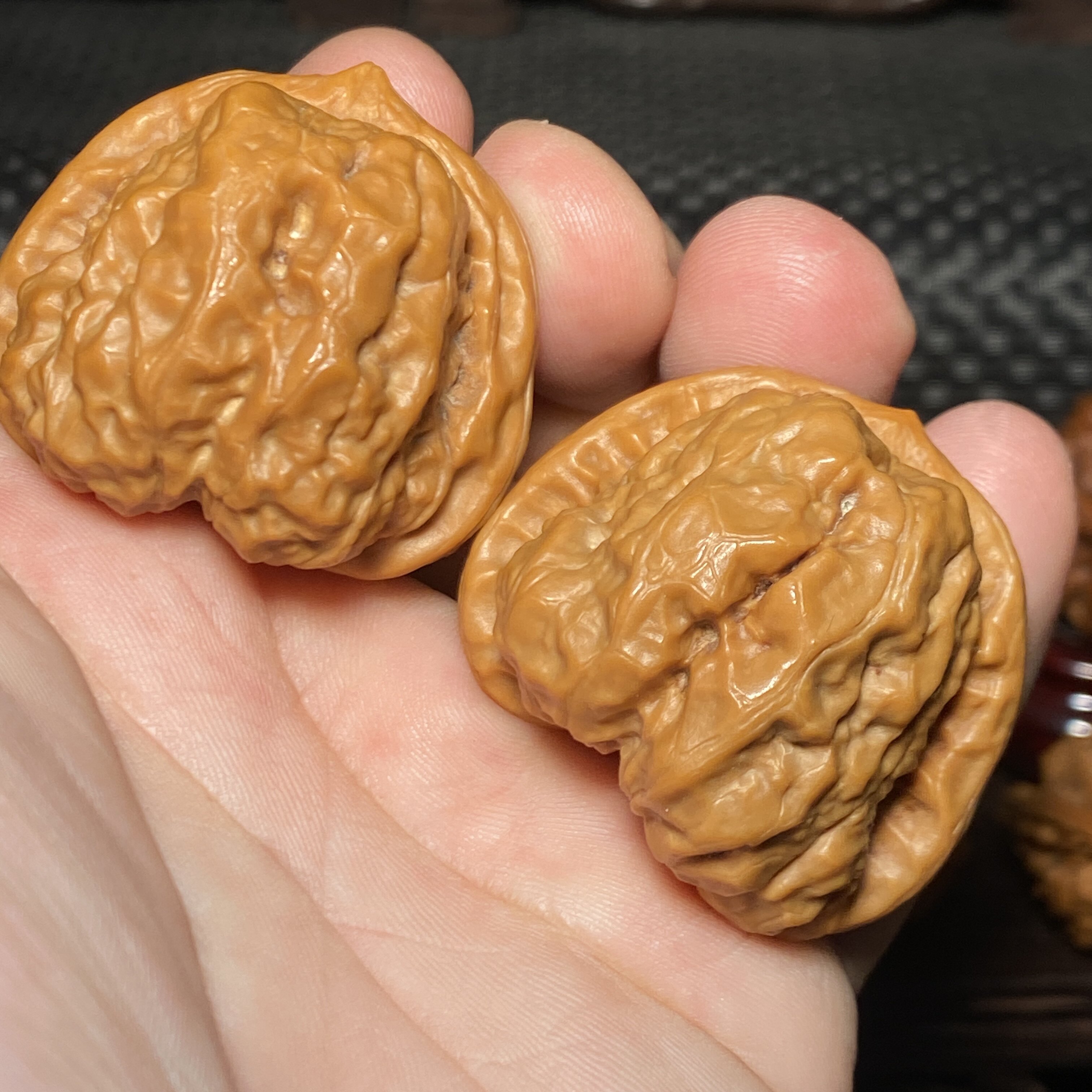 C1蛤蟆头文玩核桃全品实物拍摄水晶蜡皮文玩手把件红皮蛤蟆头三角