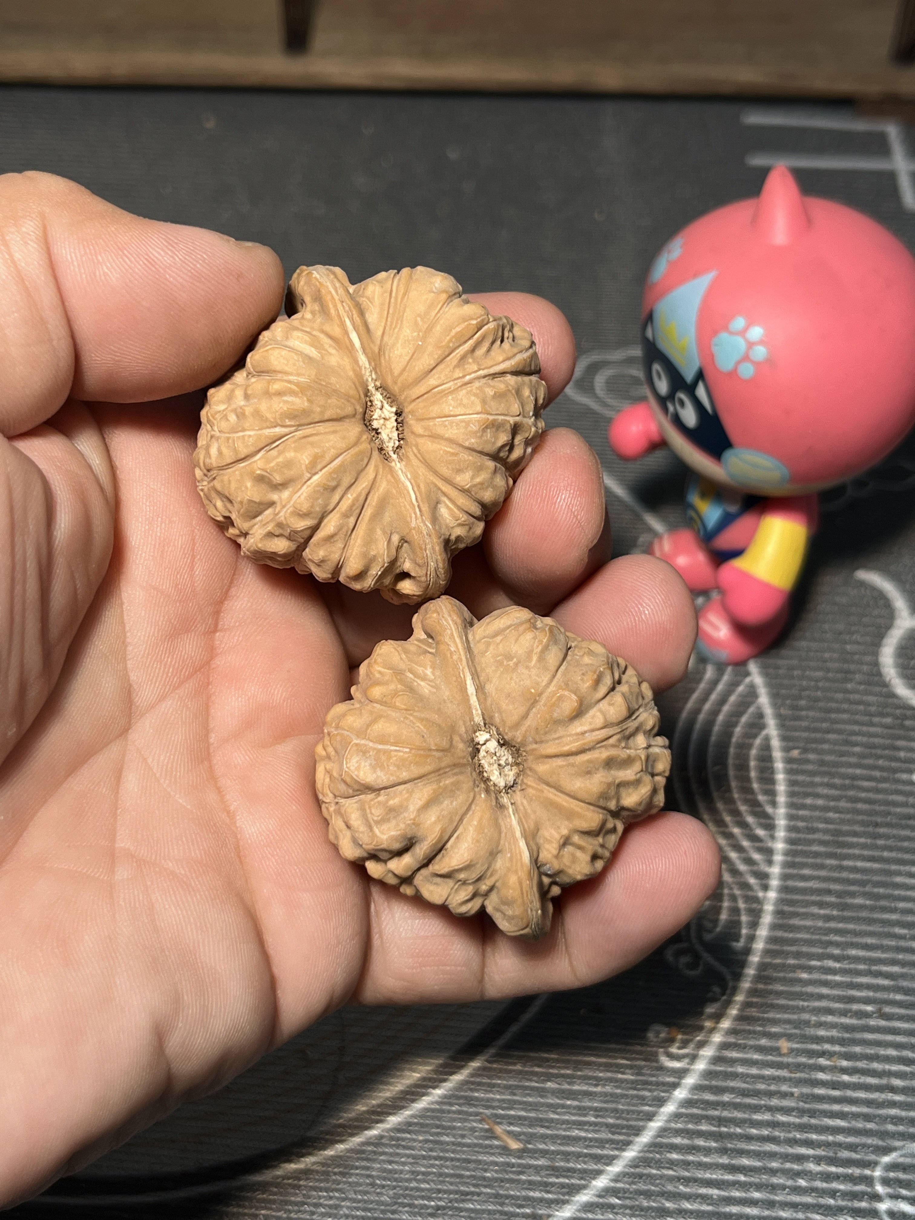 荷叶底南瓜墩狮子头圆形凹底文玩核桃手把件一物一图全品无修44尺
