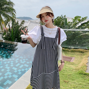 韩系气质条纹背带连衣裙女夏2025新款不规则设计感休闲减龄中长裙图片