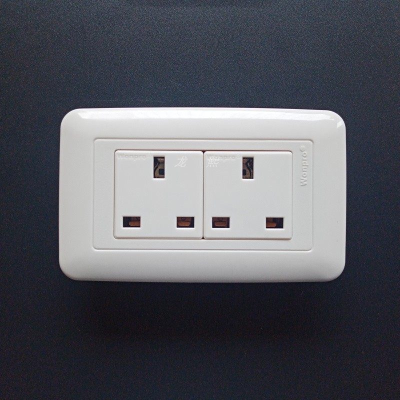 稳不落120型长条款工业 设备 测试二位英标港式插座大功率美规20a