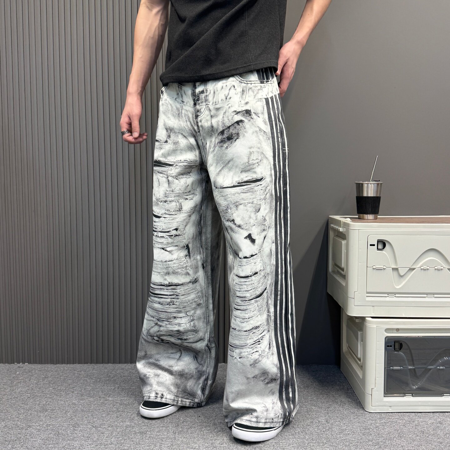 街头风3D打印破洞擦脏阔腿牛仔裤男侧边条纹个性宽松直筒显瘦长裤