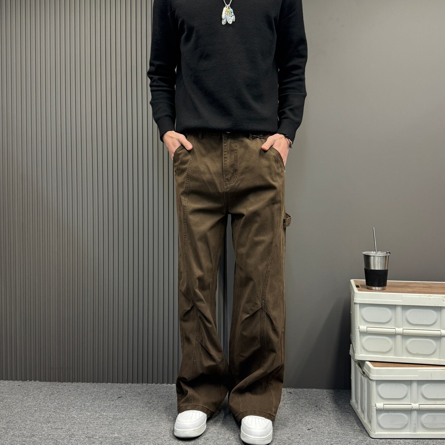 2026新春款个性设计感不对称多口袋百搭水洗男宽松直筒牛仔裤咖色