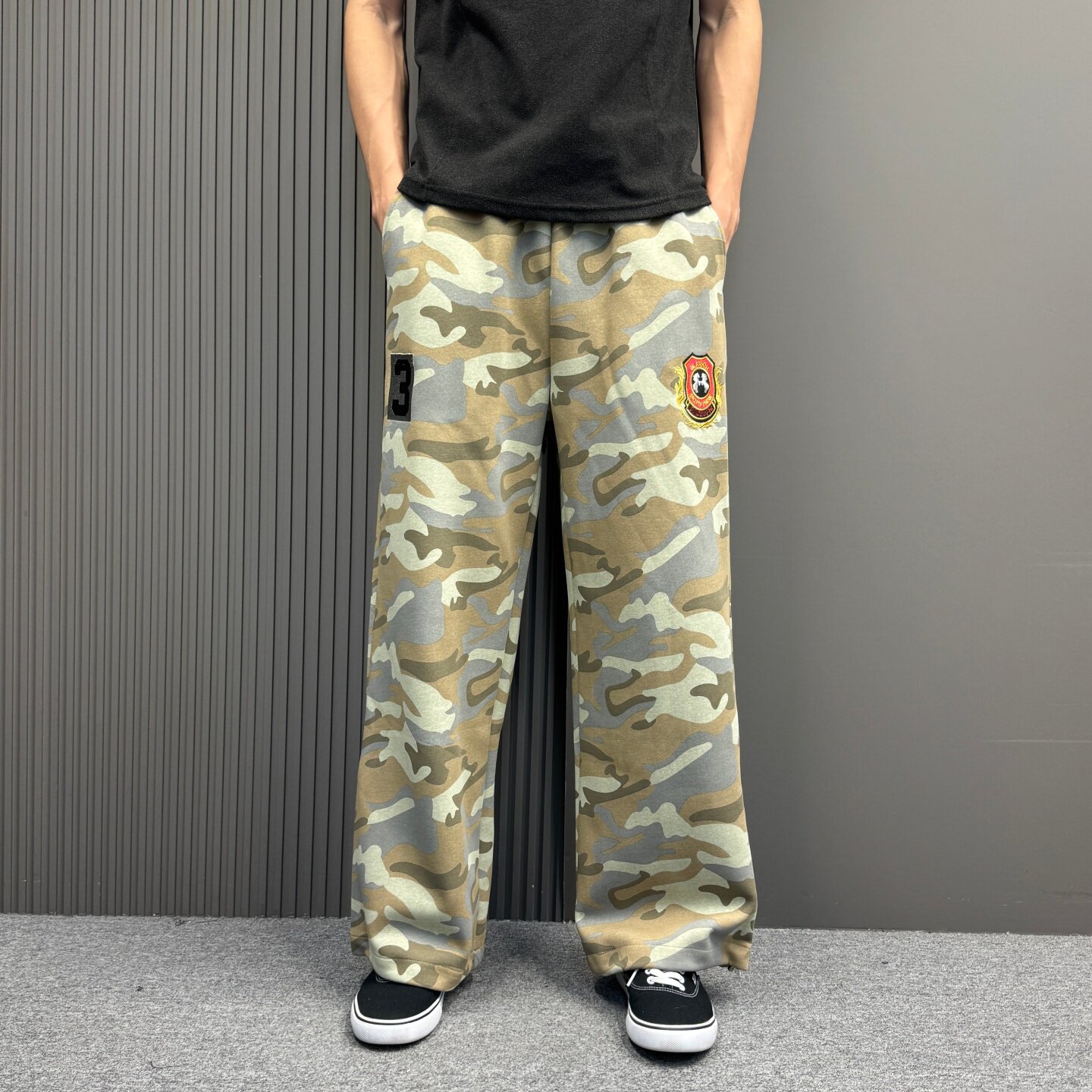 复古做旧迷彩个性徽章刺绣宽松休闲运动裤 宽松直筒男女同款卫裤