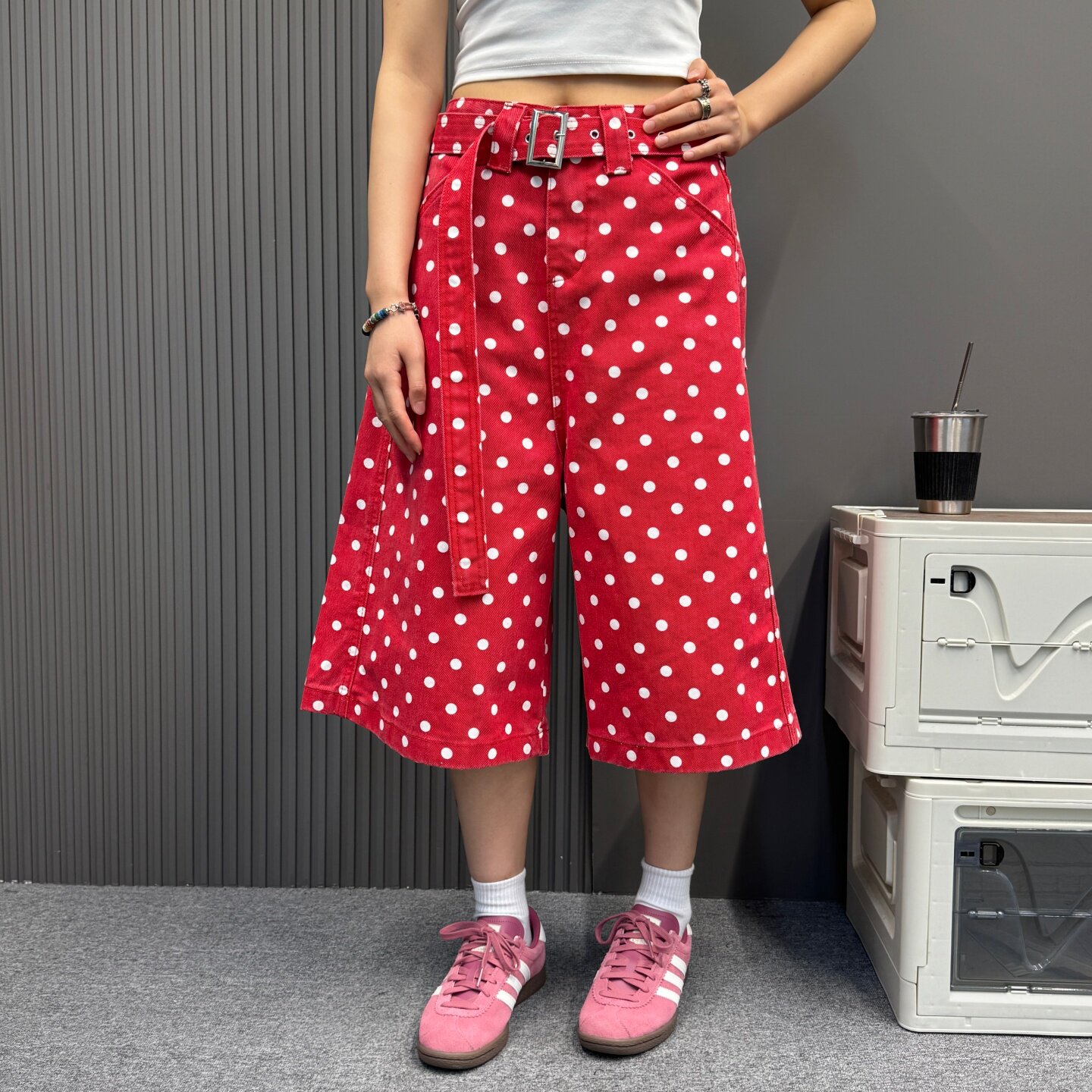 慵懒松弛感穿搭白色波点宽松阔腿裤女多巴胺休闲中裤薄款七分裤夏