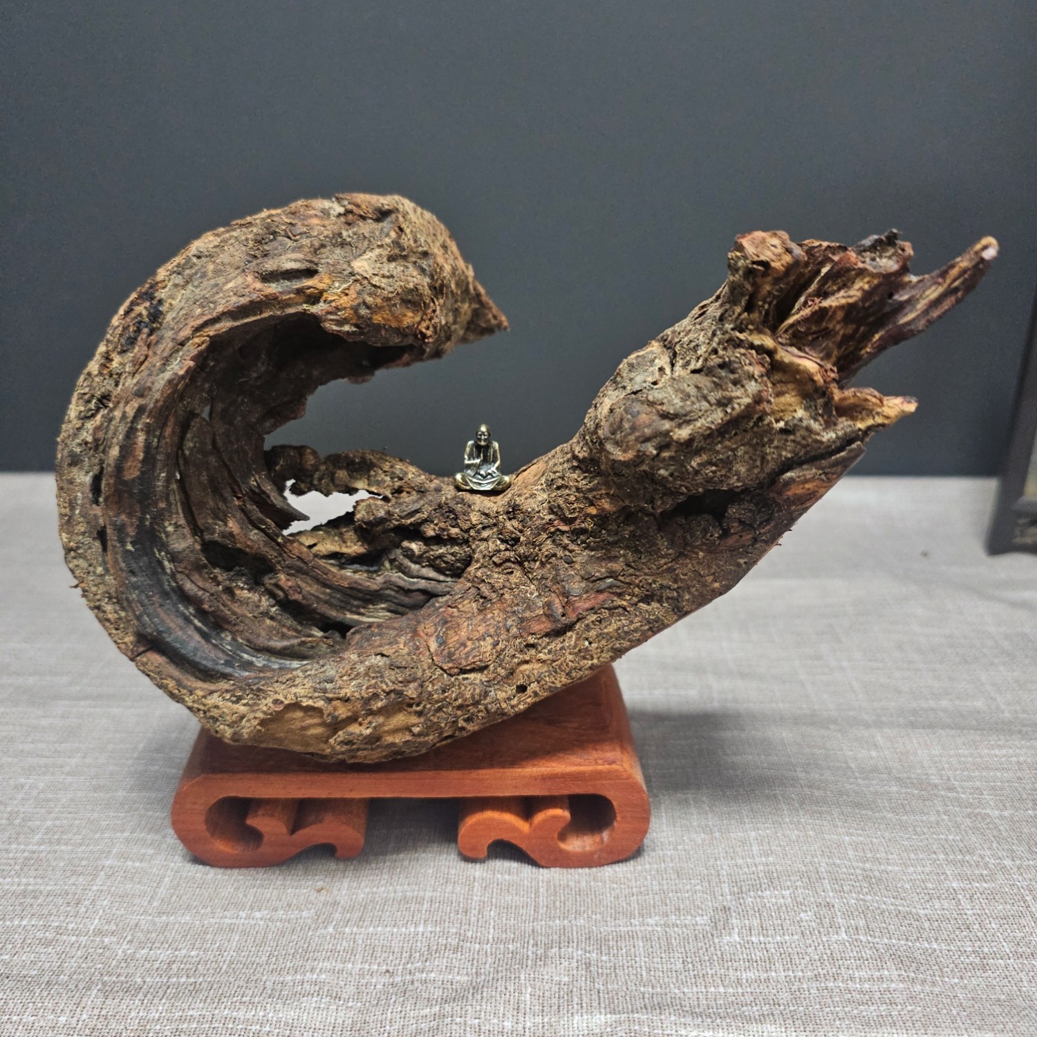 海南降真香深山原生老十亩香天然随形摆件兰花香奶香禅意达摩文玩