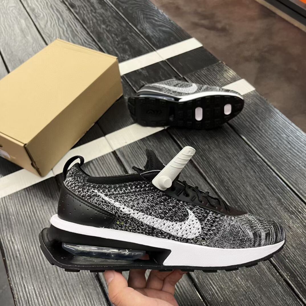 Nike编织气垫缓震透气跑步鞋