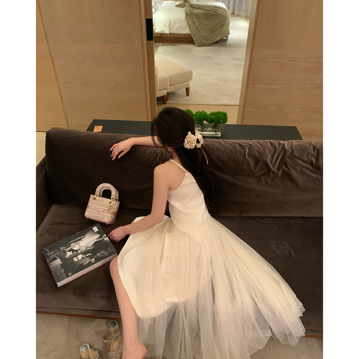 白色A字显瘦吊带连衣裙