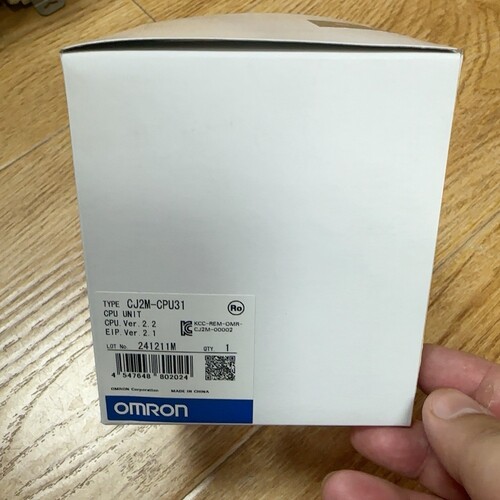 欧姆龙CJ2M-CPU31 未拆封 外包装干净 ~议价