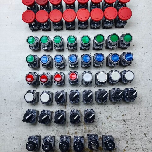 九五新施耐德ZB2-BE102C急停按钮启动按钮开关 ~议价