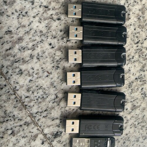 Verbatim威宝32GB U盘原装拆机现货 成色漂亮 功 ~议价