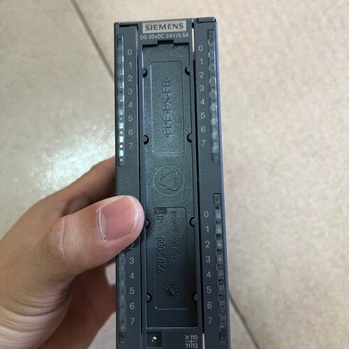 西门子322-1BL00 成色充新，功能正常，17年货。 ~议价