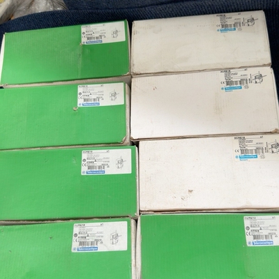 8台施耐德 XCRE18 限位开关（行程开关） ~议价