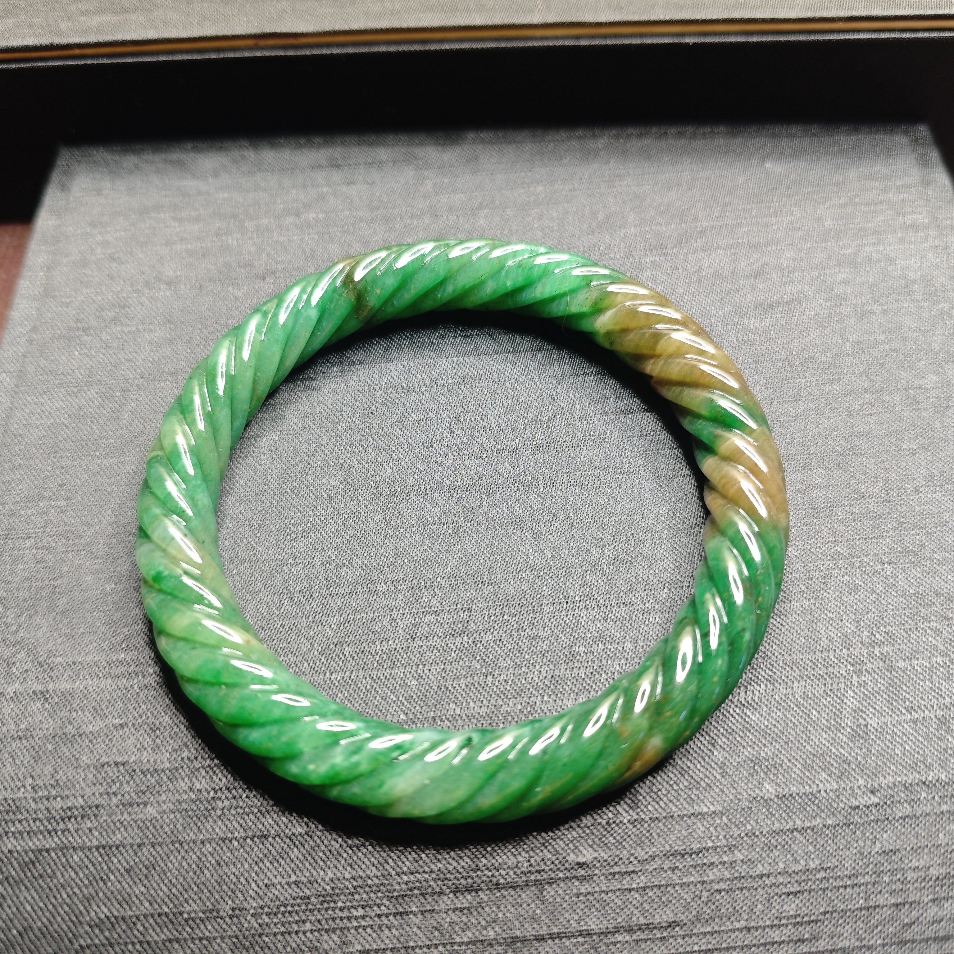 老坑料子复古圆条南阳独玉宋美龄同款翠绿麻花手镯 圈口约63mm