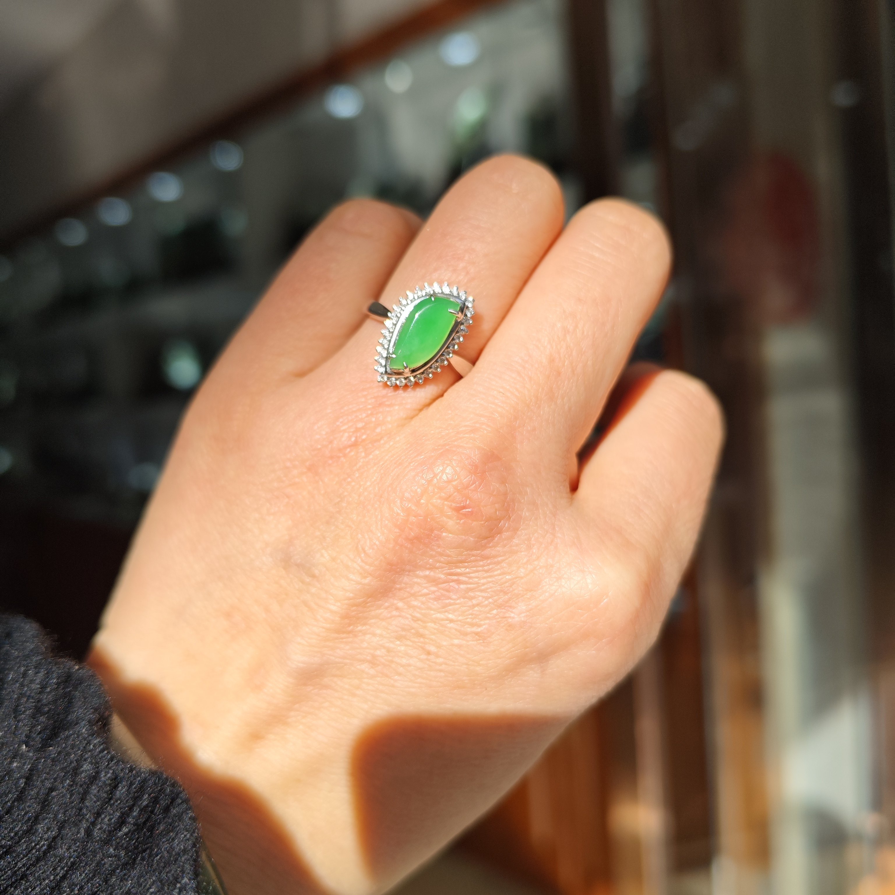 特惠天然缅甸a货辣绿翡翠戒指女款18k金镶嵌玉石指环直径17.6礼物,珠宝/钻石/翡翠,戒指/指环,淘宝优惠券,粉丝福利购,淘宝优惠卷