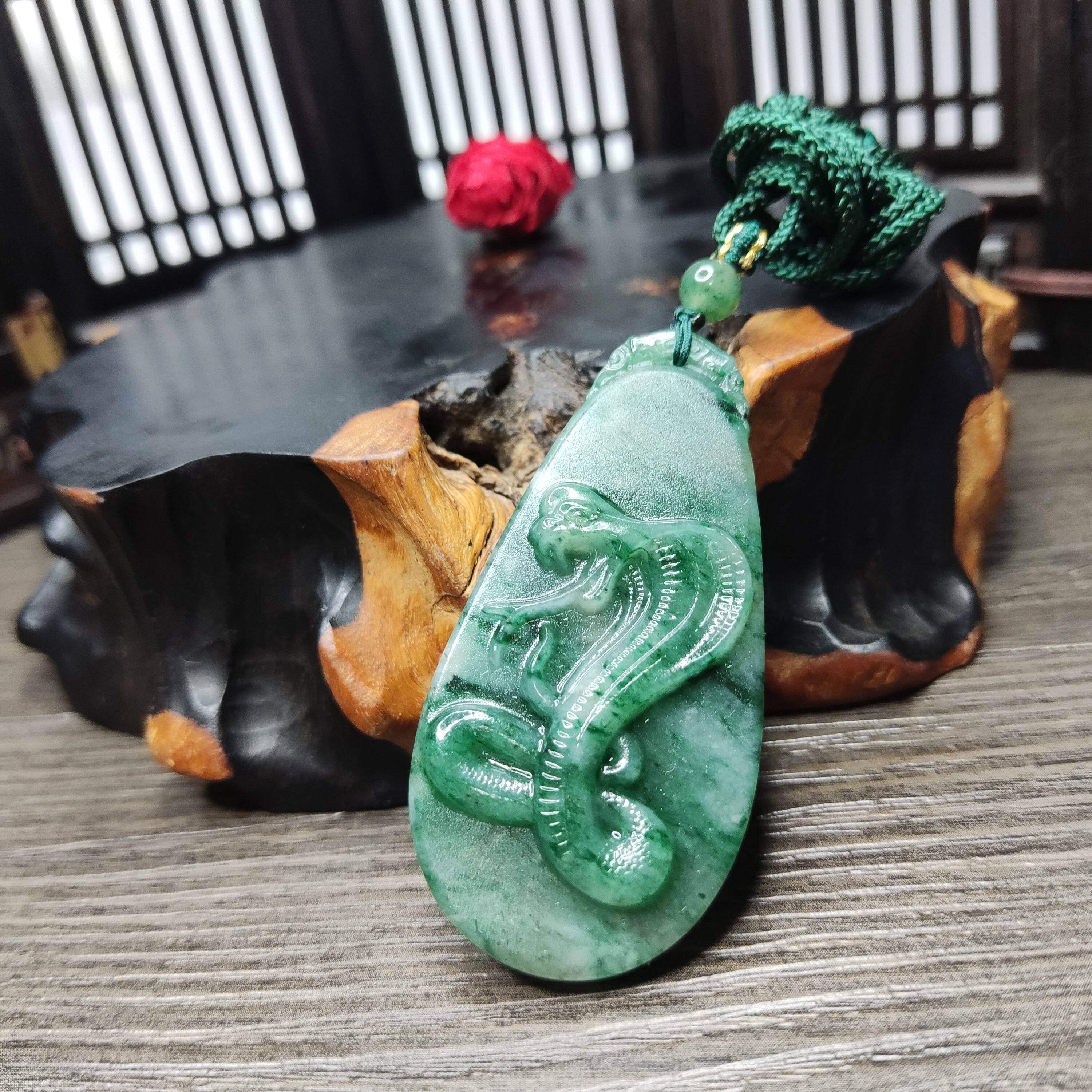 天然独山玉满绿玉石生肖小蛇挂件挂件吊坠证书