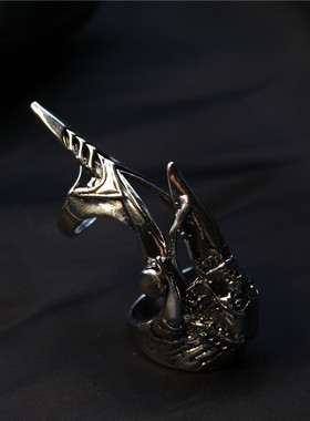 鹰嘴拍摄道具有趣朋克机械戒指