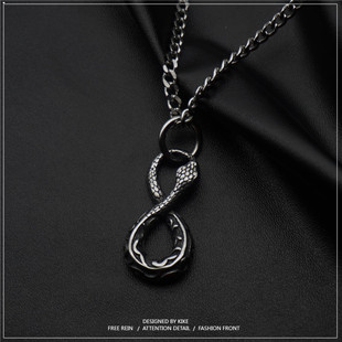 科比项链衔尾蛇黑曼巴8字钛钢项链男嘻哈不掉色潮小众暗黑朋克女