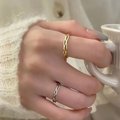 简约气质线条镂空钛钢戒指女小众设计高级感镀18K金饰品交叉指环