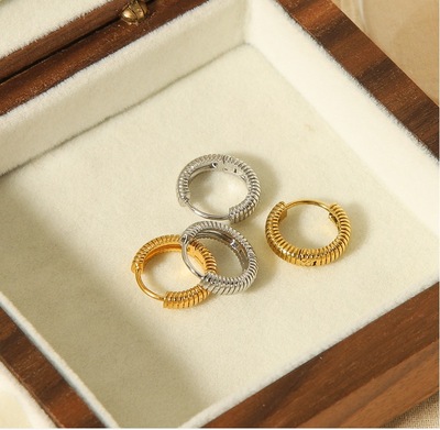 跨境新款欧美INS风个性时尚耳环钛钢镀18K金几何圈圈耳饰气质小巧