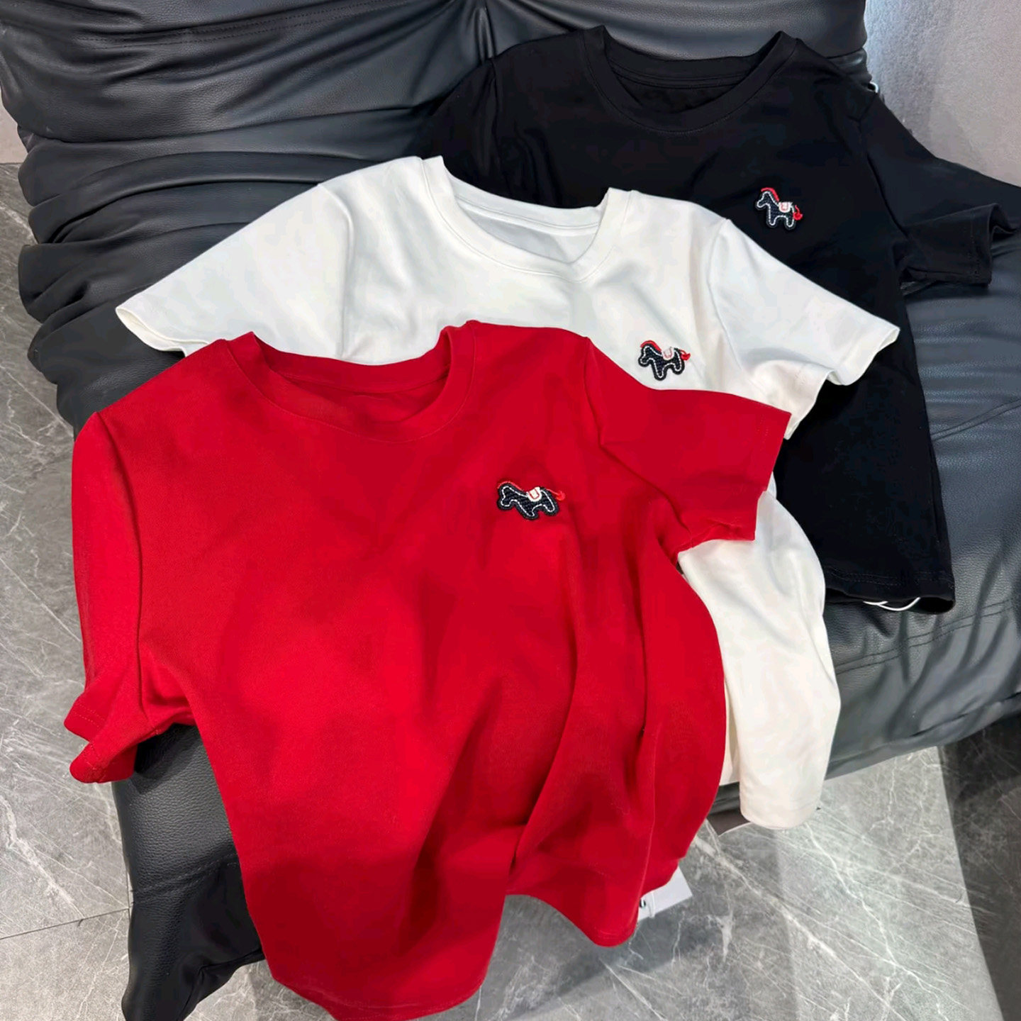 欧货2025年新款小马刺绣短袖T恤女时尚洋气百搭圆领显瘦半袖上衣,女装/女士精品,T恤,淘宝优惠券,粉丝福利购,淘宝优惠卷