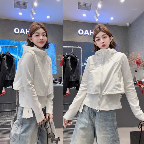 欧货假两件连帽冲锋衣外套女显瘦