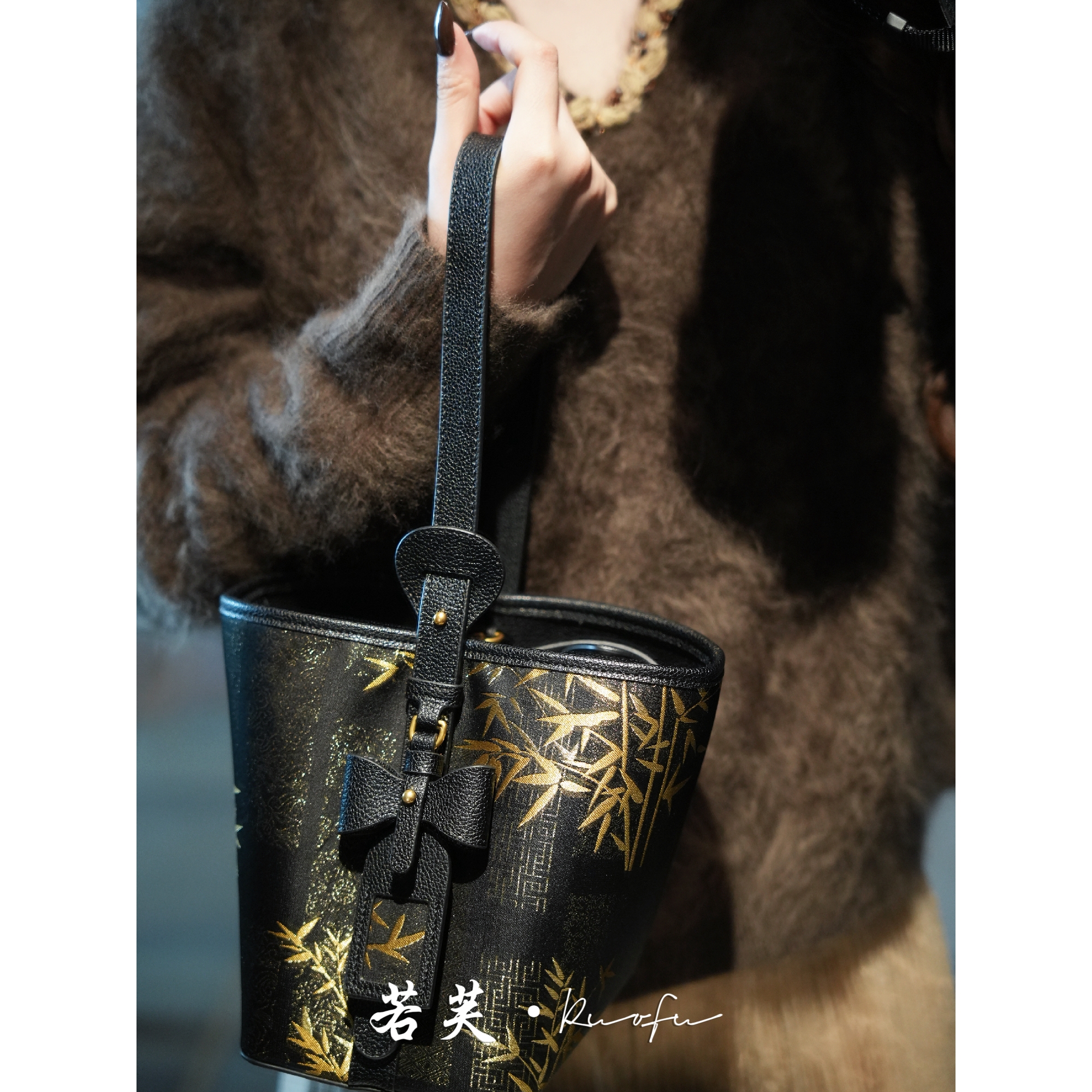 若芙｜新中式国风桑蚕丝宋锦水桶包手提单肩斜挎包轻奢高级感女包