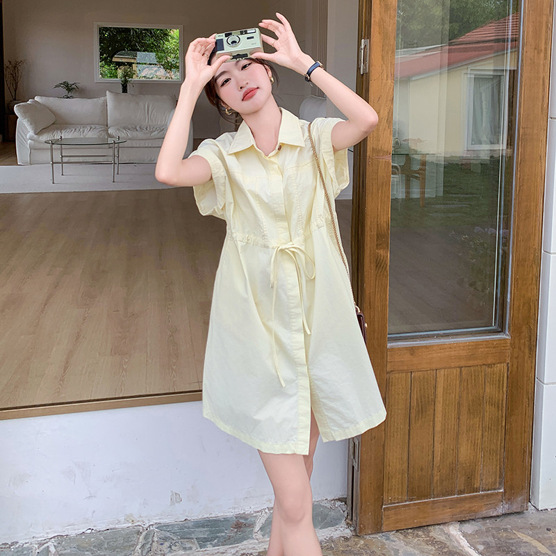 浅黄色甜美高级感翻领衬衫裙2025夏季POLO领单排扣工装显瘦连衣裙