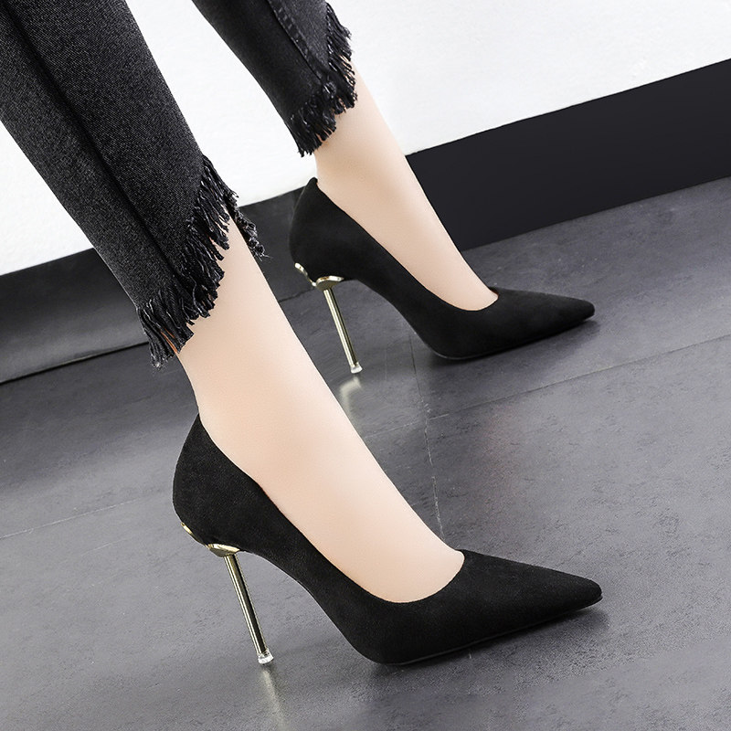 2026年新款绒面网红气质高跟鞋尖头性感金属细跟黑色职业工作单鞋