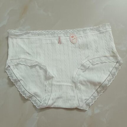 白色简约款三角内裤女生款舒适学生底裤韩版中腰纯棉底档日常穿搭
