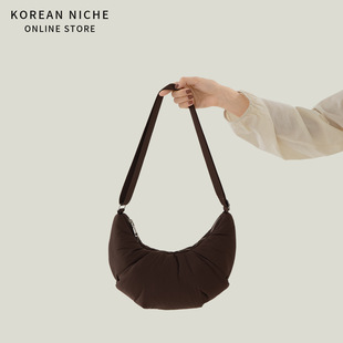 韩版小众设计简约百搭饺子包女高级感尼龙材质日常通勤单肩斜挎包