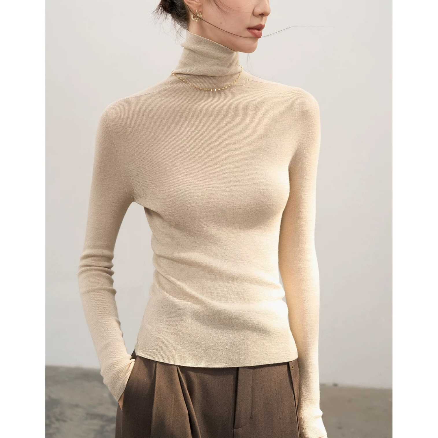 时尚无缝一体高领修身显瘦针织女