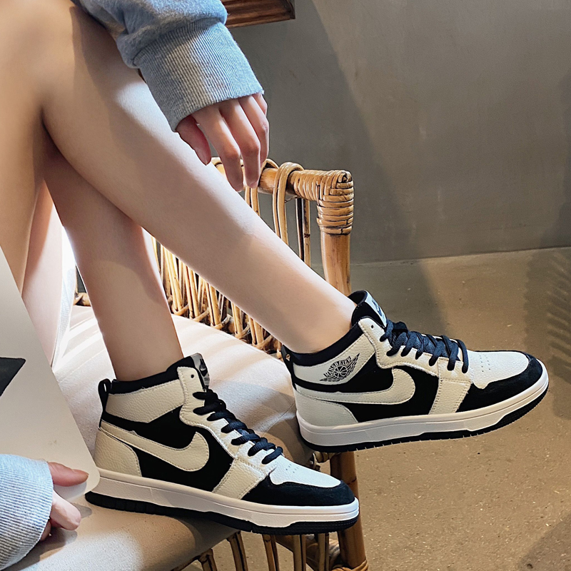 网红爆款高帮勾勾鞋女2021新款韩版百搭真皮休闲鞋软底磨砂皮板鞋