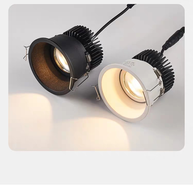 窄边框内嵌客厅无主灯