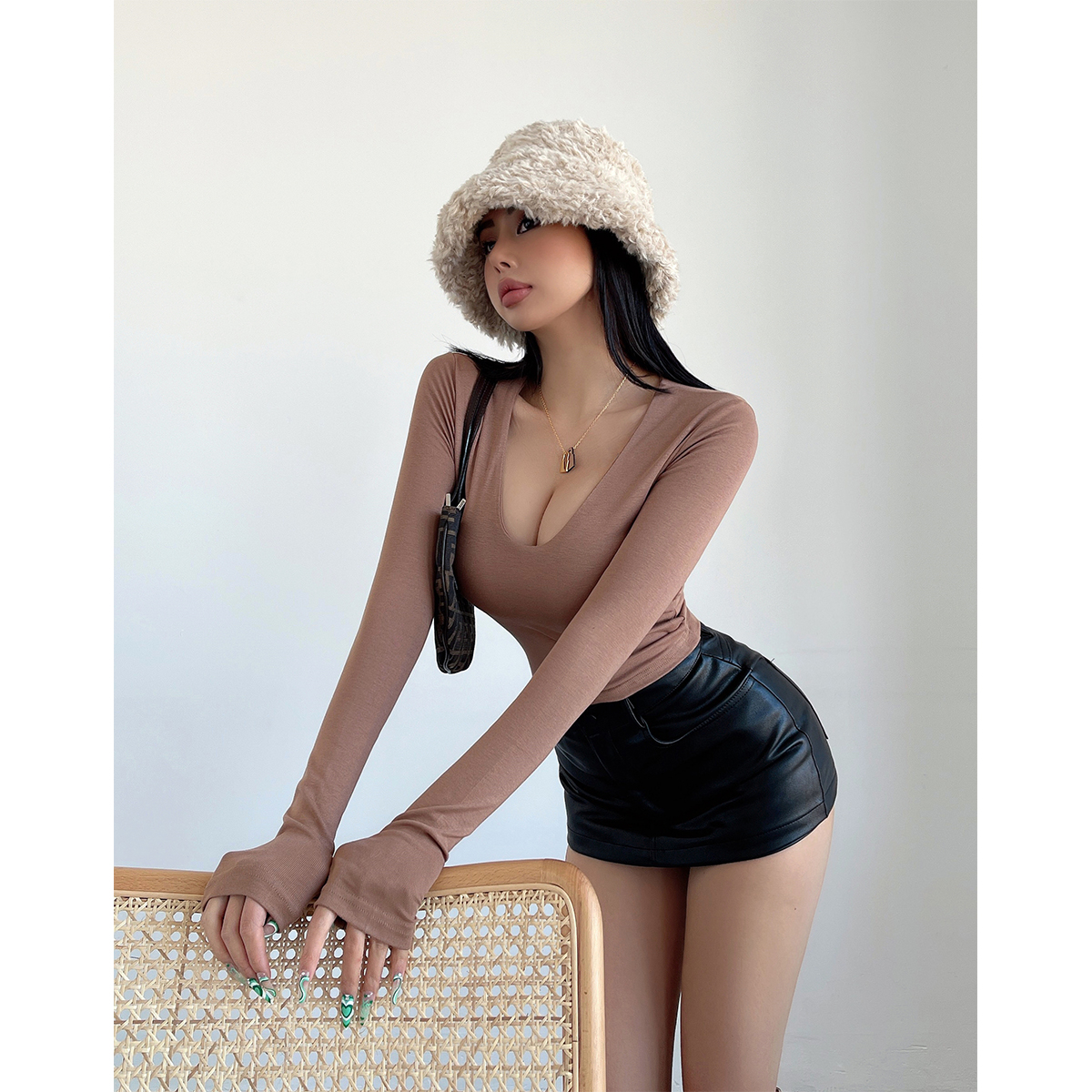 性感打底衫U领显身材T恤上衣