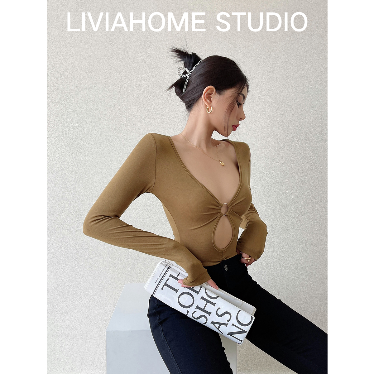 镂空性感深V领连体上衣