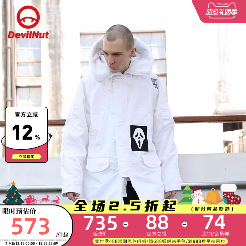 背后印花贴布，抽绳连帽设计