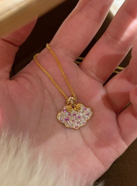 v金材质不掉色轻奢高级感满天星蜜桃长生锁项链彩色百搭锁骨链