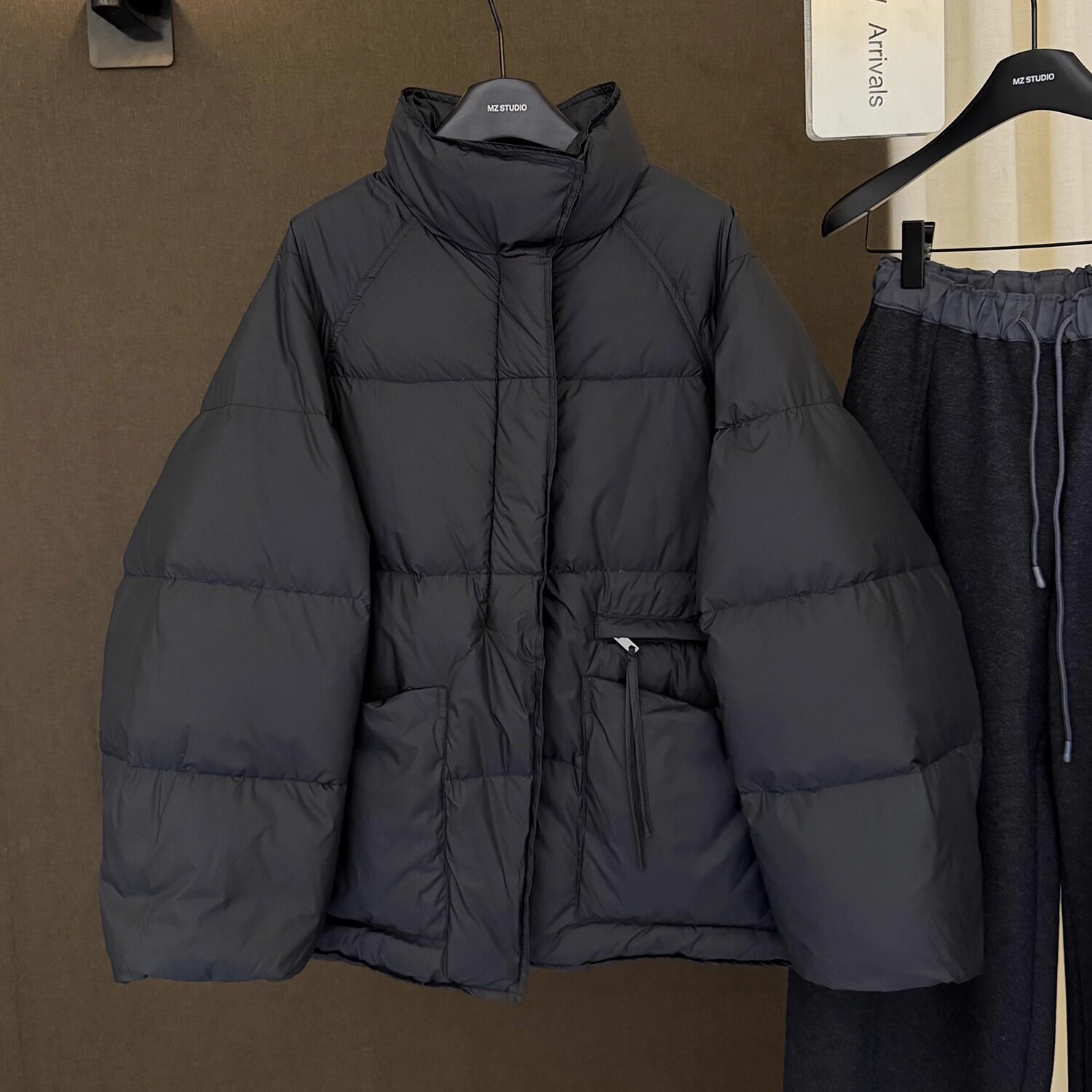 高端欧货冬季新款下摆抽绳磁吸扣设计90白鸭绒面包服外套羽绒服女,女装/女士精品,羽绒服,淘宝优惠券,粉丝福利购,淘宝优惠卷