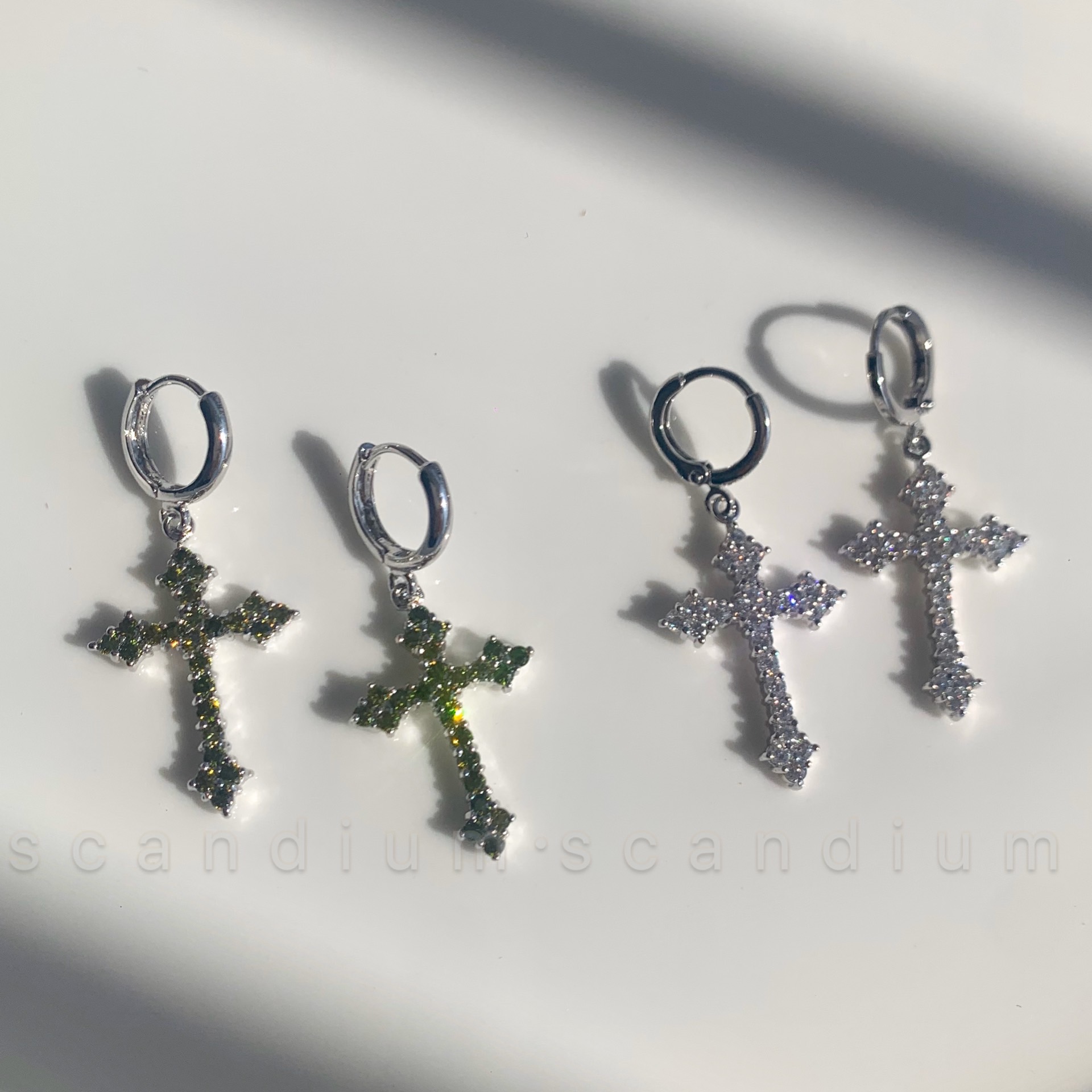 scandium高级感！微镶十字架耳环