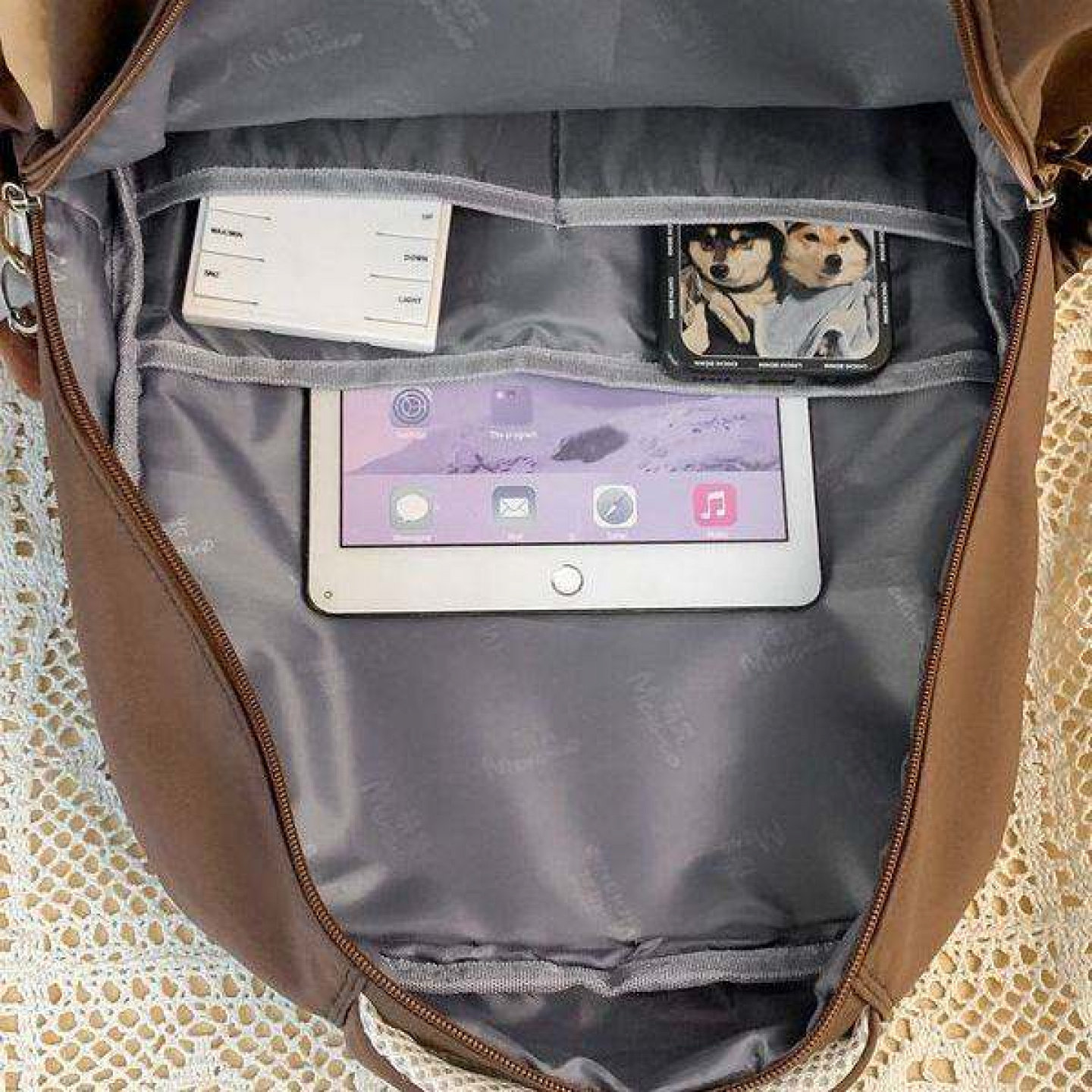 新款韩版可爱校园书包女大容量中小学生双肩包结实耐用宽肩带