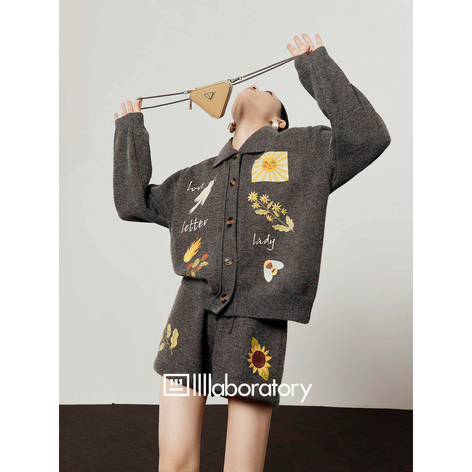「周里物出品」灰色套装女2025秋季新款慵懒感外套印花短裤俩件套,女装/女士精品,时尚套装,淘宝优惠券,粉丝福利购,淘宝优惠卷