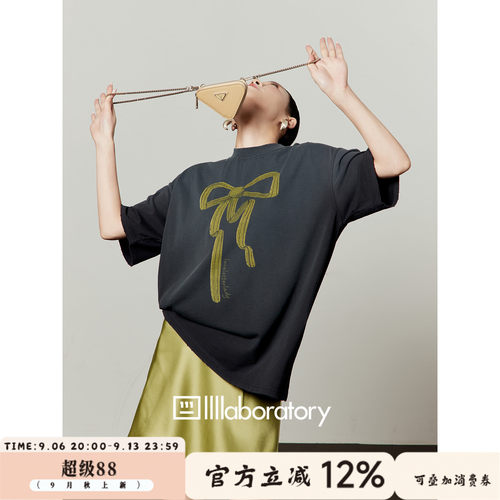 周里物蓝灰色手绘绿结短袖T恤女