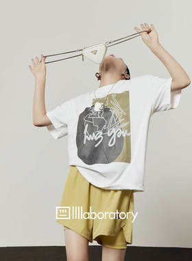 周里物/白色T恤女2025新款大片印花圆领宽松休闲通勤风基础短袖