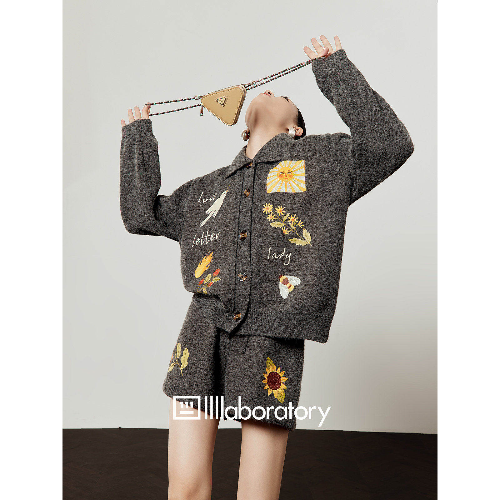 「周里物出品」灰色套装女2025秋季新款慵懒感外套印花短裤俩件套,女装/女士精品,时尚套装,淘宝优惠券,粉丝福利购,淘宝优惠卷
