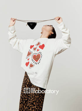 「周里物出品」白色T恤女2026春季新款豹纹爱心阵印花宽松风长袖