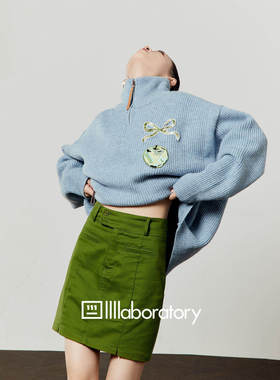 周里物出品「荧光苹果」蓝色毛衣女2025秋季新款刺绣立领宽松上衣