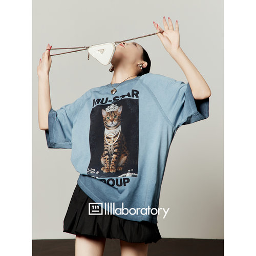周里物灰蓝豹猫印花短袖T恤女