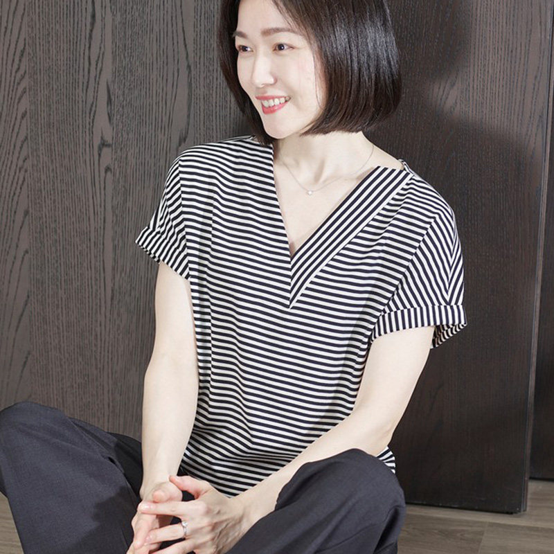V领设计感纯棉黑白条纹短袖t恤女蝙蝠袖新款夏天大码宽松洋气小衫